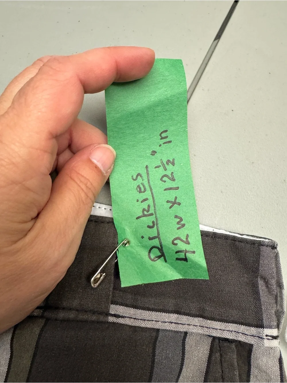 Dickies Men's Plaid Cargo Shorts in Gray and Tan - Picture 6 of 6